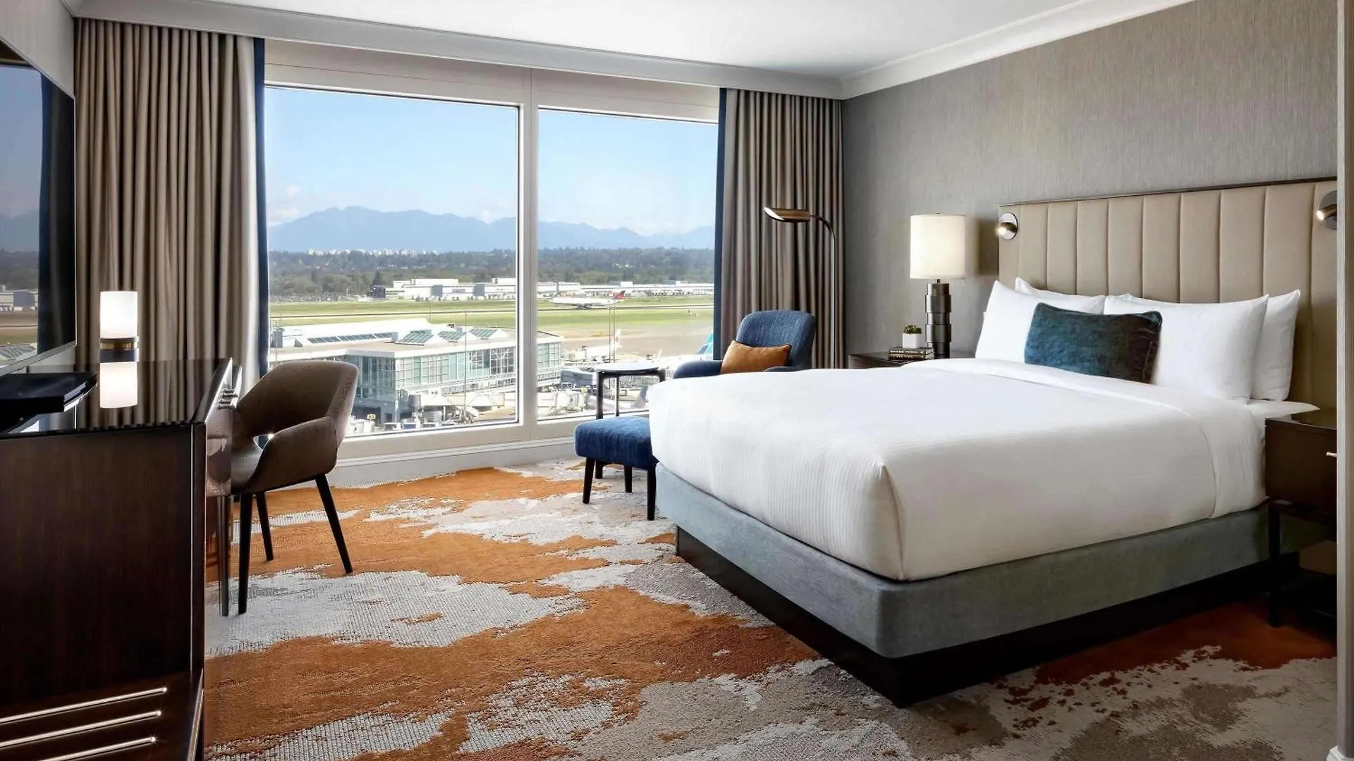 Fairmont Vancouver Airport In-Terminal Hotel Richmond 5*,  Canada